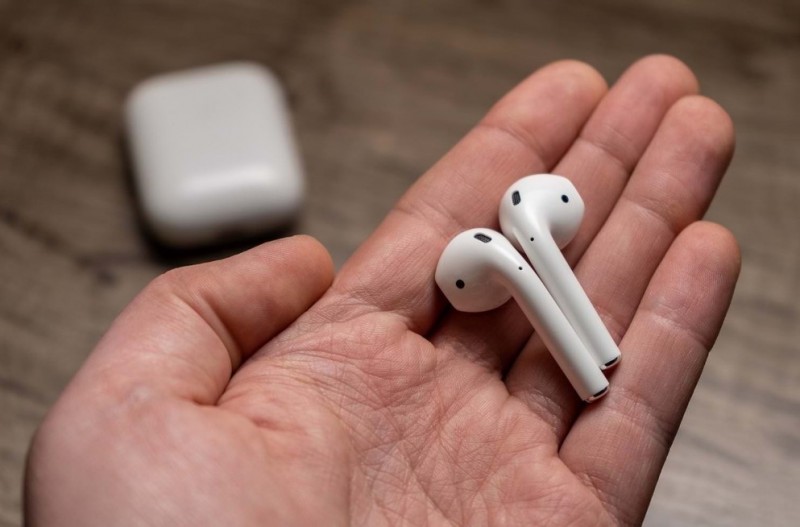 Краще AirPods: нові бездротові навушники Amazon і Microsoft здивували