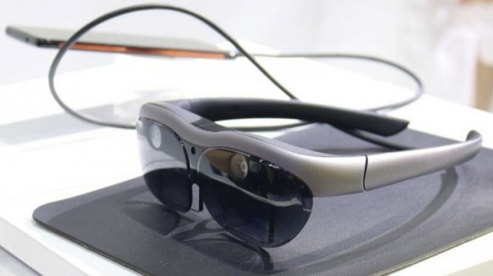 Samsung розробляє окуляри віртуальної реальності для автомобілістів, які покликані допомогти в навігації на дорозі