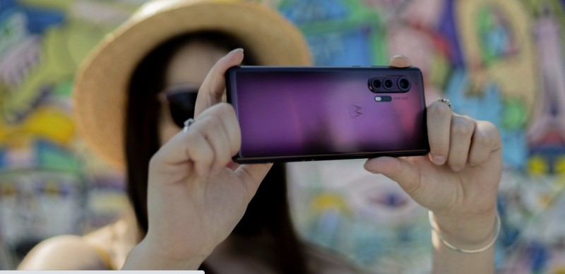 Флагманський смартфон Motorola поступився за якістю камери всім конкурентам 2020 року