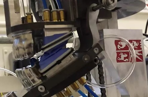 Створено робота для тестування жувальник гумок з лікувальним ефектом