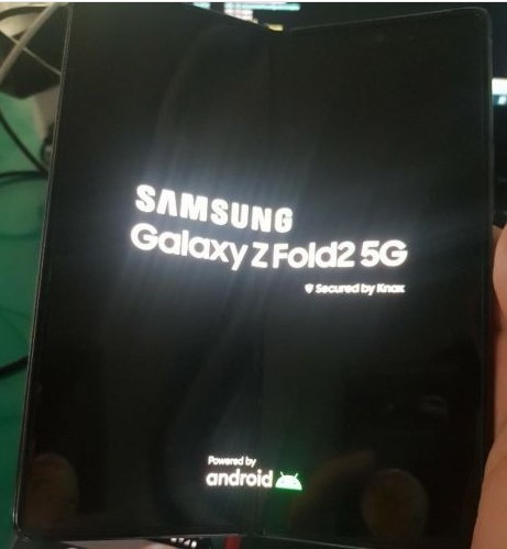 В Мережі з'явився знімок Samsung Galaxy Z Fold 2 в робочому стані