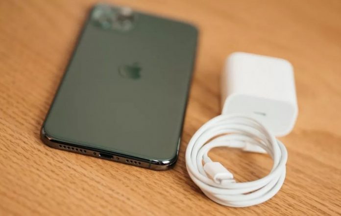Надшвидку зарядку Apple підтвердежно, проте її не буде в комплекті нових iPhone