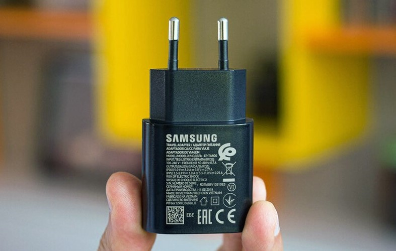 Компанія Samsung прибере з комплекту коробки зарядний адаптер