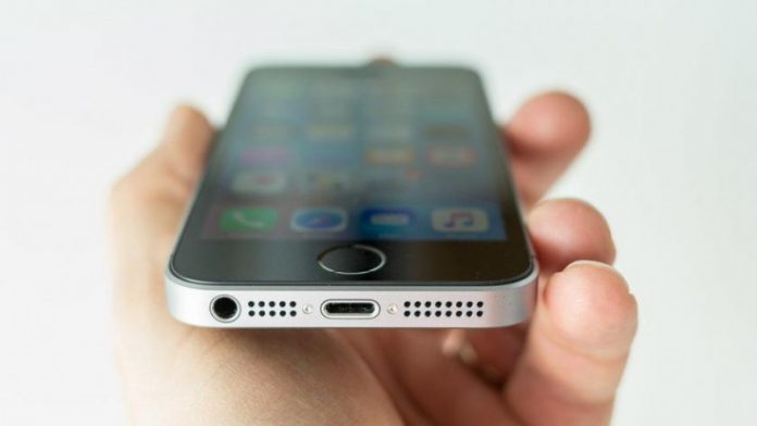 Фахівці назвали причини, чому iPhone SE все ще актуальний