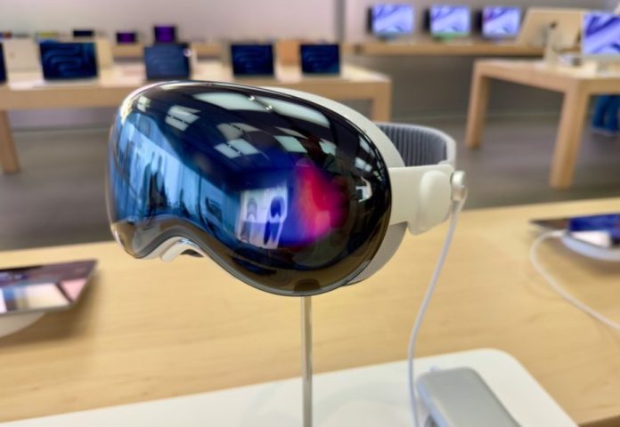 У Apple Vision Pro можуть додати сканер мозкової активності