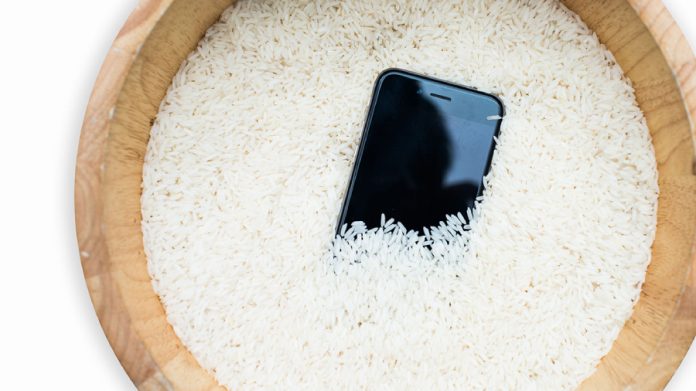 Чому висушити смартфон за допомогою рису - не завжди гарна ідея