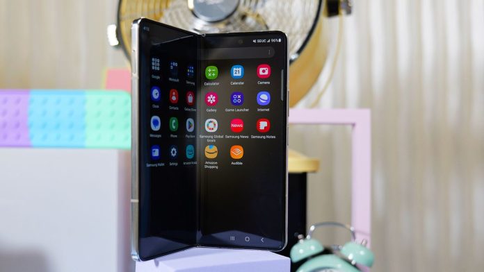 Samsung Galaxy Z Fold 6 з великими рамками показали на першому реальному фото