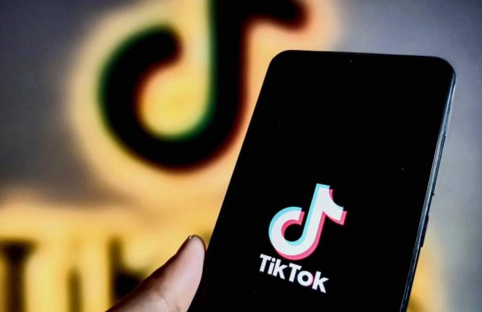 TikTok поширює фейкові новини про катастрофи та знаменитостей