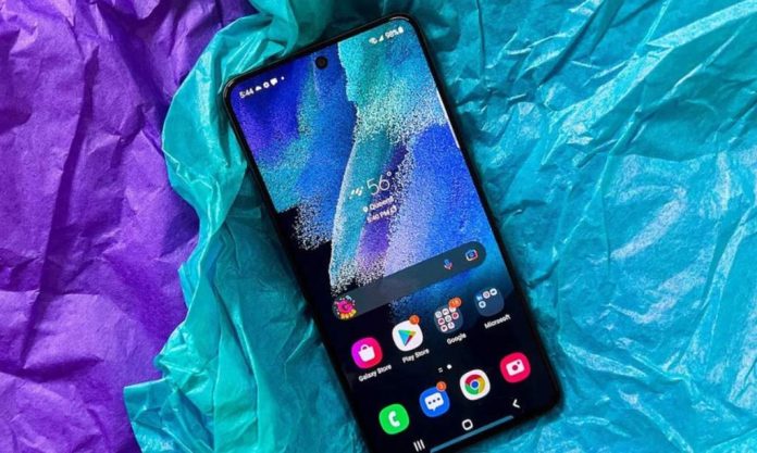 Samsung Galaxy S21 FE отримав довгоочікуване оновлення One UI 6.1
