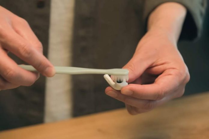 Apple показала на відео, як безпечно та ефективно мити сіточки в AirPods Pro