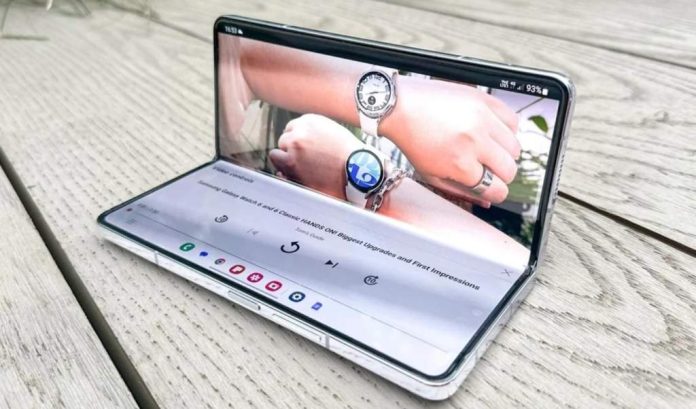 У Samsung розповіли про долю доступної версії Galaxy Fold