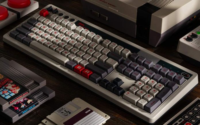 8BitDo представила механічну клавіатуру у стилі ретро-консолі NES