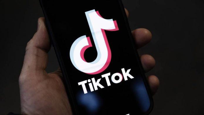 Мільярдер Маккорт планує придбати TikTok за рекордну суму