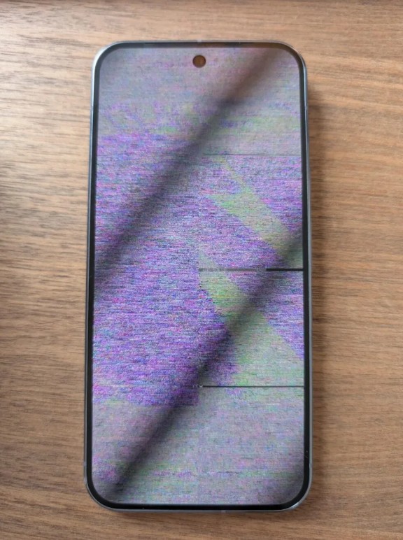 Google Pixel 10 screen issue