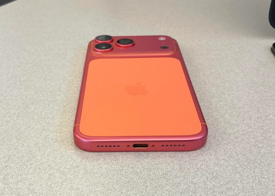 iPhone 17 Pro Max orange