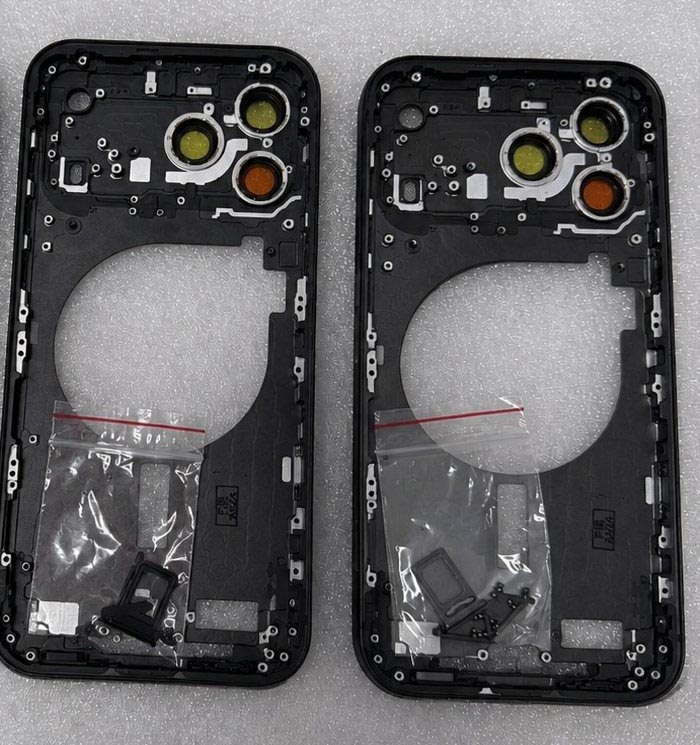 рендер iPhone 18 Pro черный